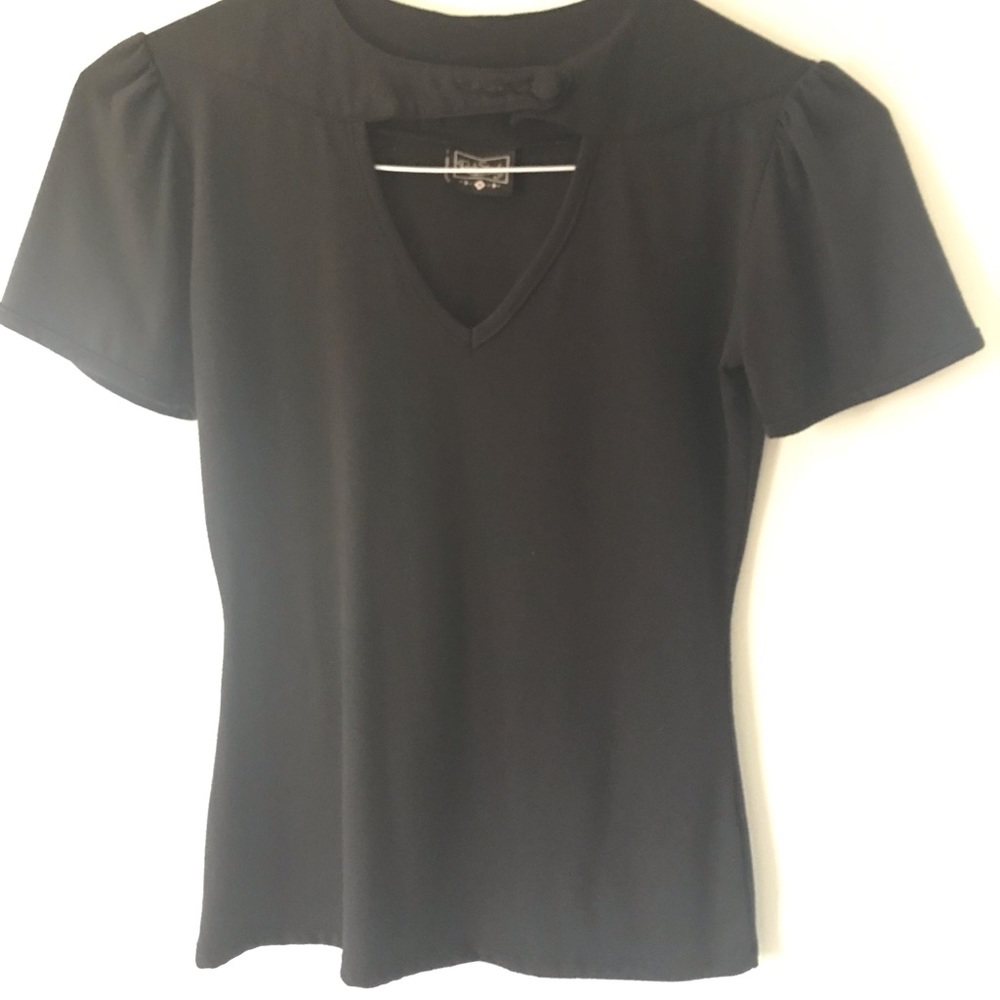 EUC Rock Steady keyhole shirt with button detail